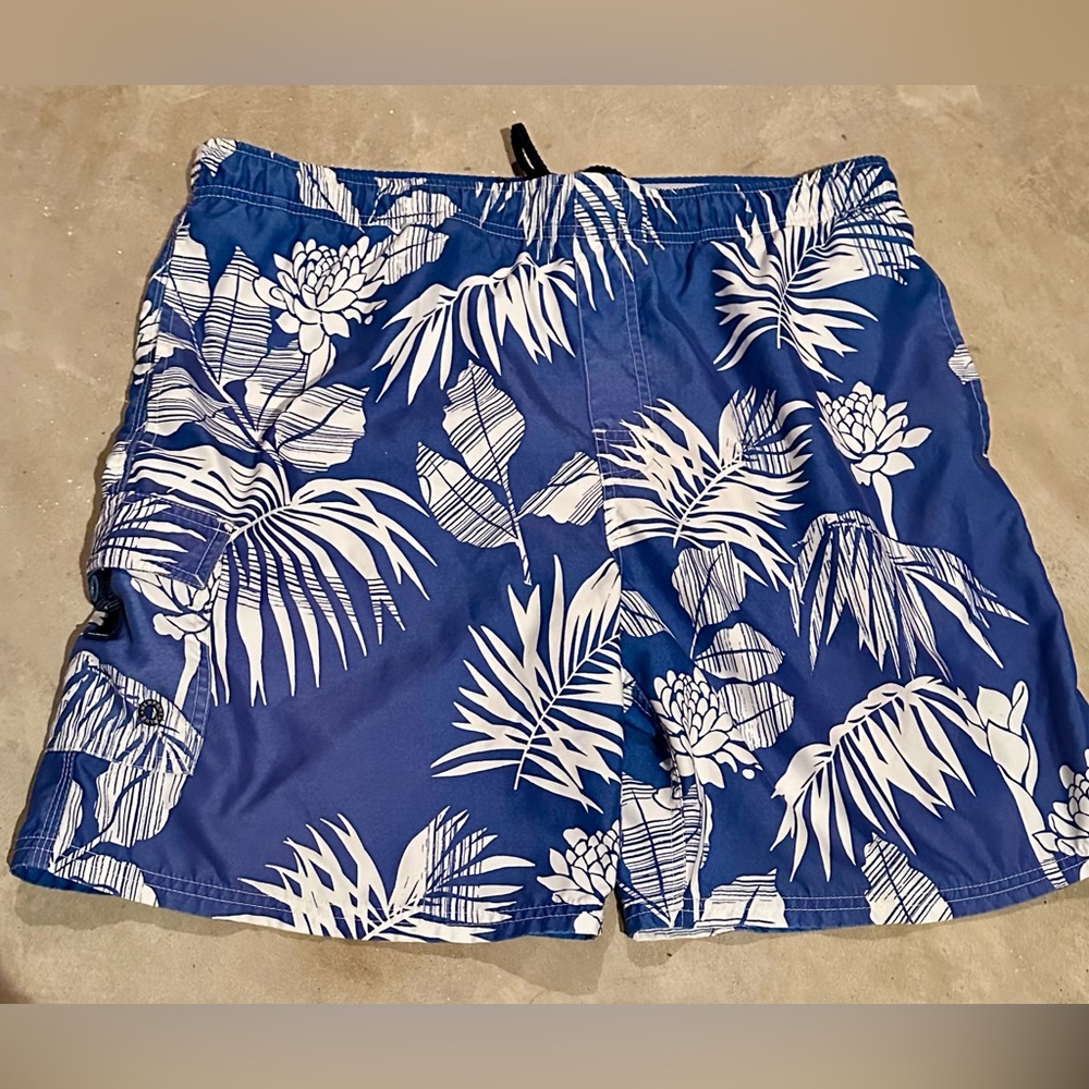 Newport Blue mens medium blue Hawaiian floral print swim trunks swim suit